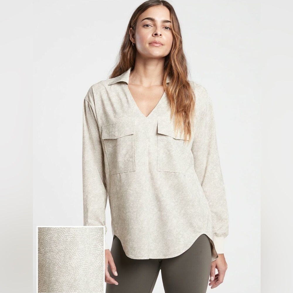 Athleta Zuma Printed Collared Long Sleeve Top size Medium Gray and Tan